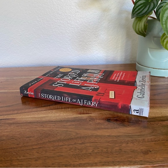 The Storied Life of A.J. Fikry by Gabrielle Zevin, Paperback - Picture 4 of 7